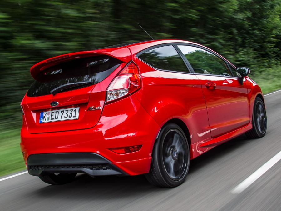  Ford Fiesta Zetec S Red 2014 года  (UK) (фото 11 из 26)